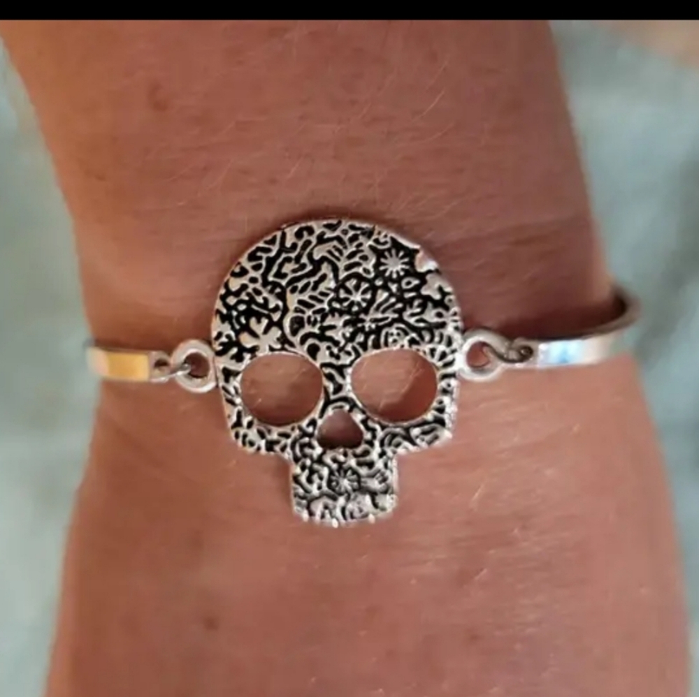 New Silver Skull Bracelet